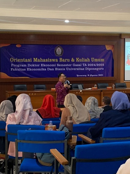 PDE Guest Lecturer Series FEB UNDIP Bahas Peran Teori dalam Penelitian Kualitatif Bersamaan dengan Orientasi Mahasiswa Baru